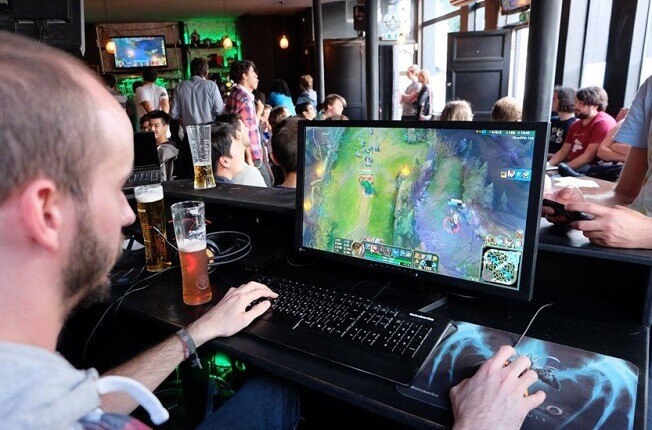 Guy playing strategy game in e-sports bar